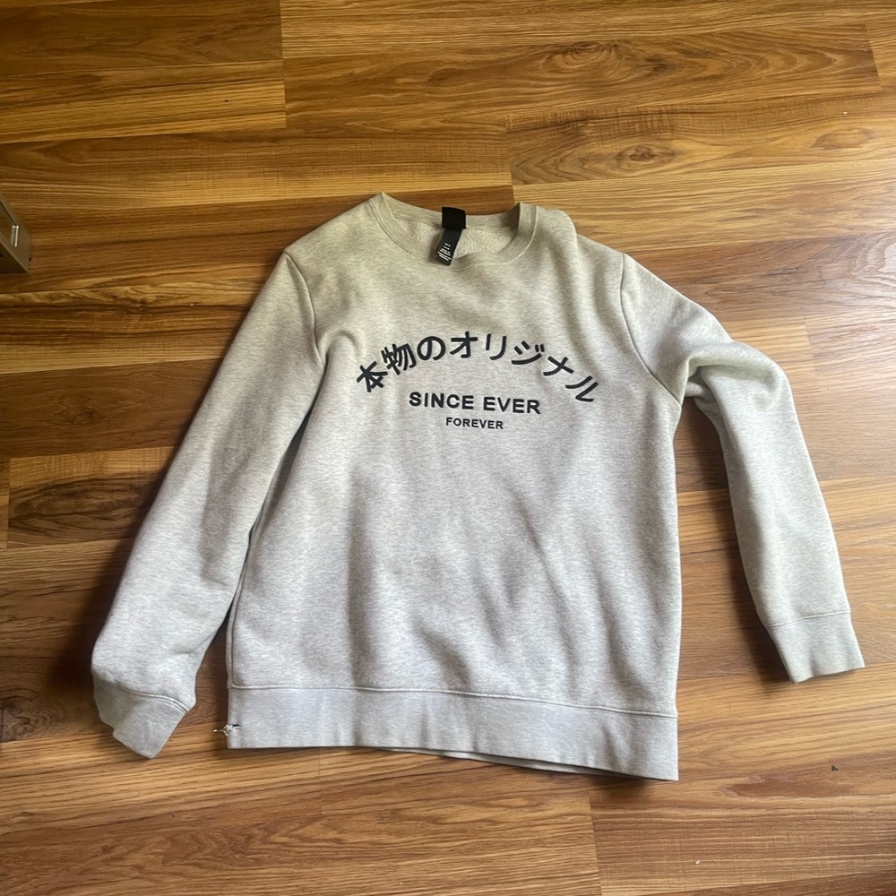 Chinese Lettered Crewneck #crewneck #streetwear #fashionova #H&M